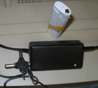 Der neue serielle Adapter (Feuerzeug zum Gr�ssenvergleich)